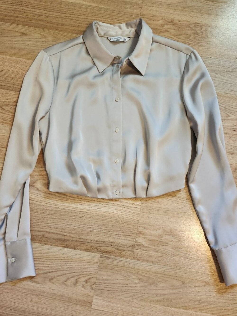 STRADIVARIUS satin crop button down top
